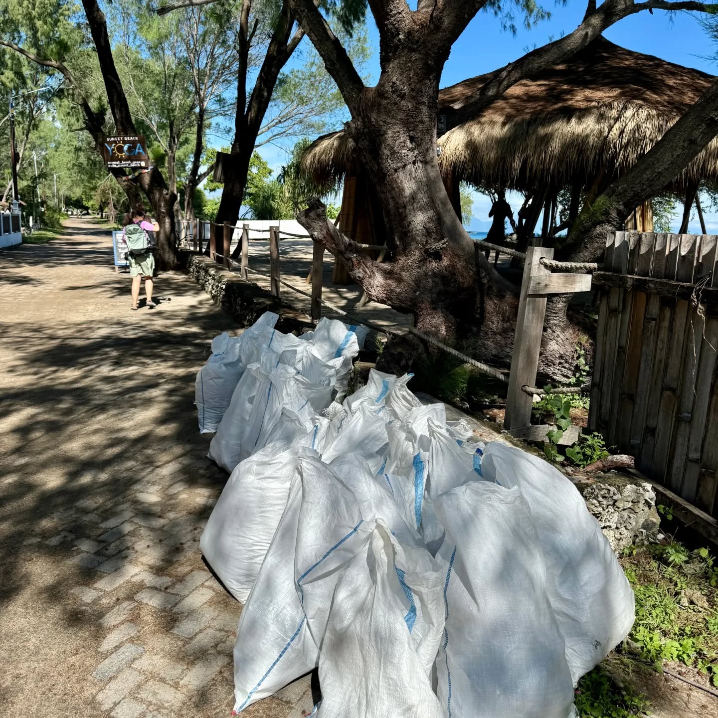 Dukungan Sari Buana pada acara komunitas di Gili Trawangan